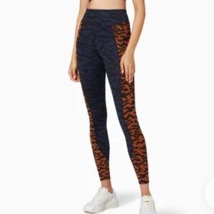 Good American Oasis Two Tone Zebra Print Active Leggings Size Small